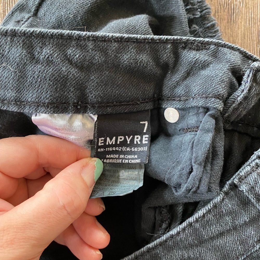 Empyre Shorts - Picture 5 of 7